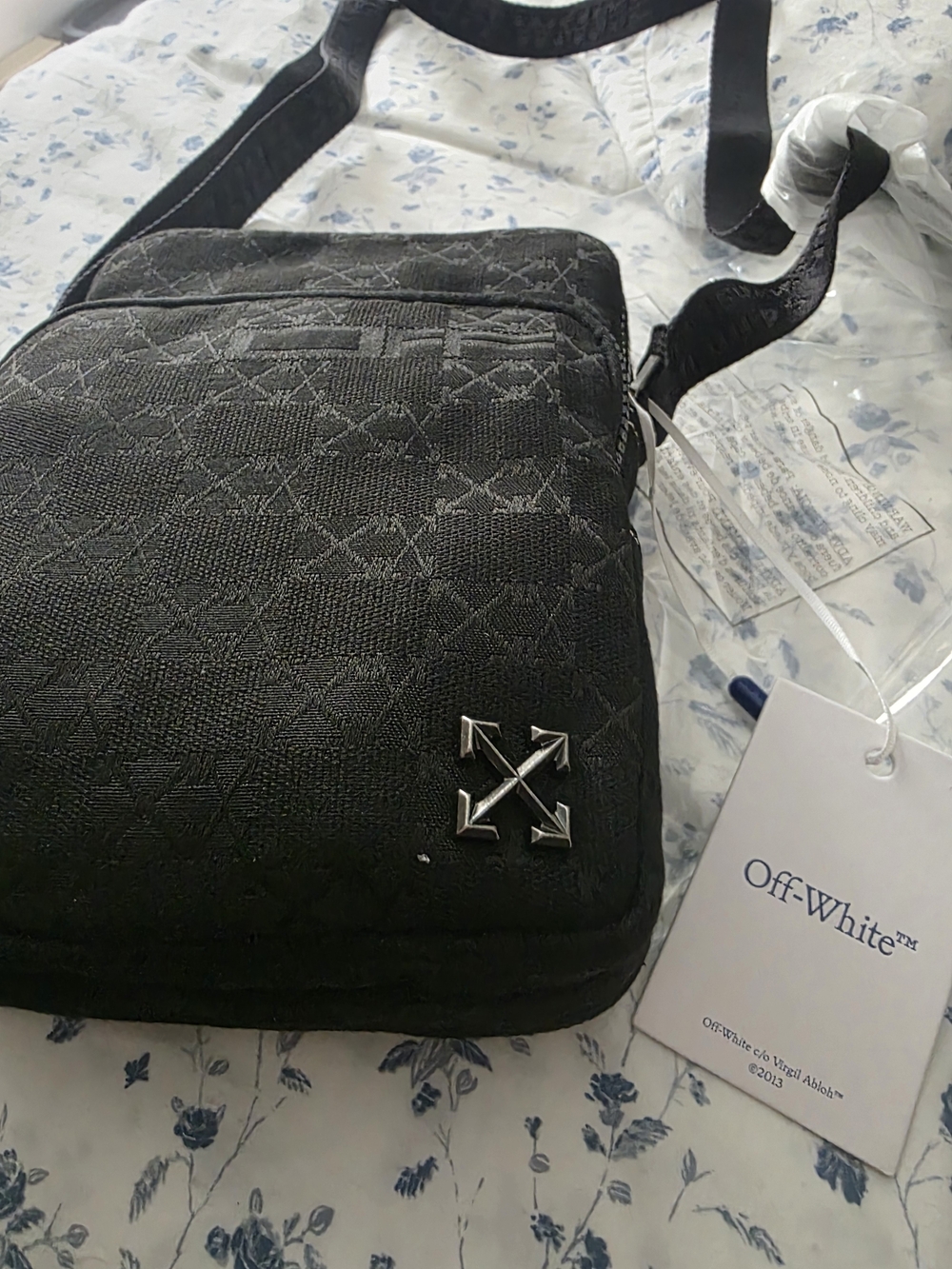 Off-White Men's North/South Flight Multi Pocket Crossbody Black Steel Motif Bnwt